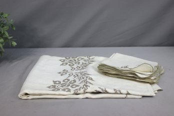 Vintage Set Of Embroidered Linen Tablecloth And Napkins