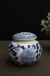 Chinese Dahlia Blue And White Porcelain Loose Tea/Spice Canister