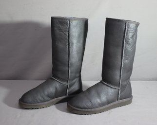 Pair Of Australia Ugg Hight Boots   Size 8  (NEW )