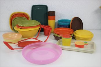 Super Colorful Vintage Group Lot Of  Assorted Tupperware