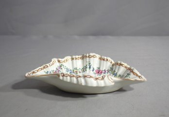 Porcelain Floral Scallop Shell Bowl-8' X 5'