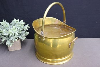 1 Of 2: Vintage English Brass Coal Scuttle Bucket - Smooth Side Stamped On Bottom Made In England