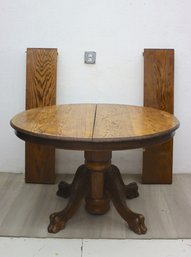 Round Oak Single Pedestal Dining Table With 2  Leaves