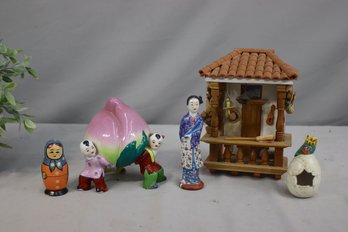 Group Lot Of 5 Chinoiserie Small Figurines