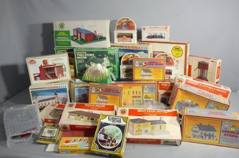 Collection Of Plastic Model Buildings In Original Boxes -vintage