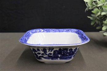Blue Willow England Chinoiserie Serving Bowl