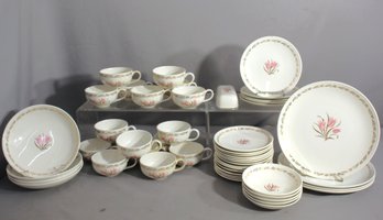 Vintage Royal China Warranted 22 KT Gold 'Enchantment' Dinner Set - Vintage With 40 Pieces