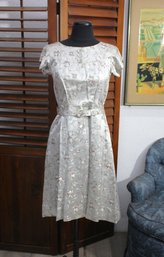 Vintage Elegance: Floral Embroidered Dress - Small