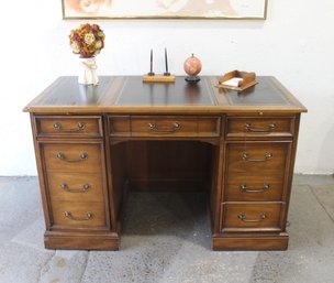 Sligh-Lowry Vintage Executive Leather Top Kneehole Desk