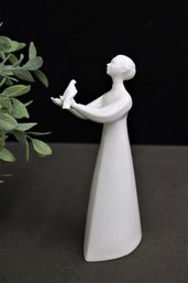 Peace Lady With Dove Figurine Royal Doulton Fine Bone China 1977  #HN 2470