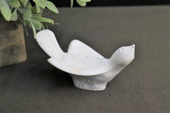 Low Relief White Porcelain Flying Dove Figurine By Oneida