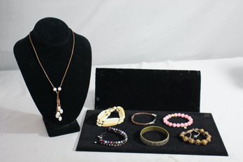 D - Group Lot Of Necklace And Bracelets