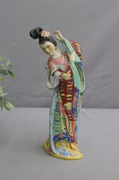 VINTAGE PORCELAIN CHINESE ROSE MEDALLION LADY GEISHA FIGURE