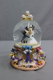 Disney Mickey And Minnie Wedding Snow Globe