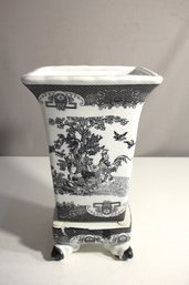 De Chang Tao Ci  Style Black & White Rooster Vase