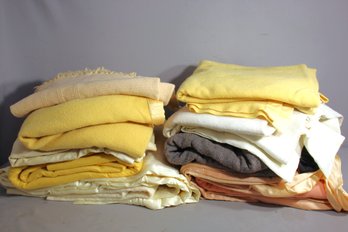 Group Lot Of Vintage Wool Blankets -range In Sizes