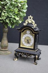 Decorative Geuissaz-Jacsard Hava Nagilah Musical Desk Clock