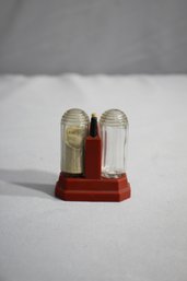 Vintage Art Deco Bakelite And Glass Salt & Pepper Shaker Set Imperial Metal Mfg. Co NY