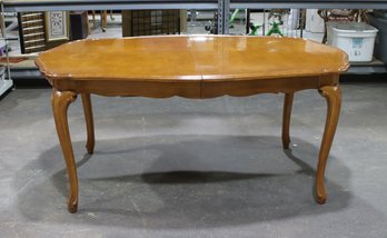 Fine Quality Expandable Cabriole Leg Dining Table With 2 Leafs