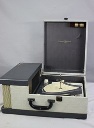 Vintage The Voice Of Music Portable Tri-o-matic Record Player Model No.556A