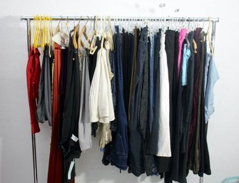 Rack Lot-- A Rack Of Ladies Pants -some New And Used