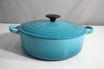 Le Creuset Enameled Cast Iron Signature Round Dutch Oven-blue