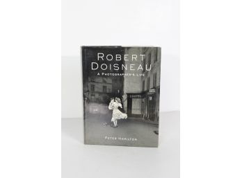 Amazon.com Robert Doisneau: A Photographer's Life Book