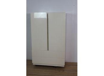 Double Door White Lacquer Wardrode