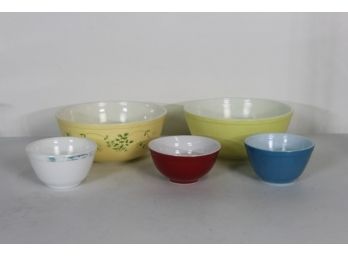 Group Lot Of  Vintage Pyrex Mixing Bowls