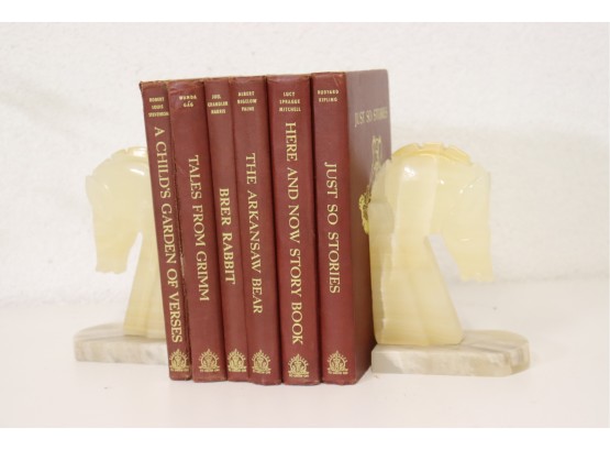 Elegant Pair Of Carved White Onyx Bookends - Chess Knight Style Horses Heads