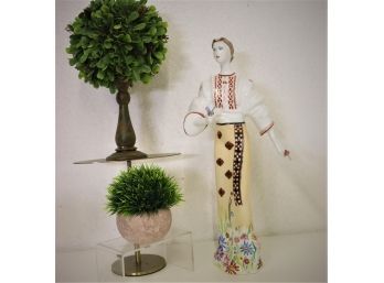 Vintage JRJS - Romania Porcelain Figurine