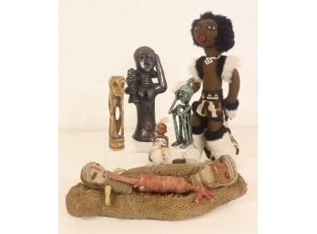 Group Lot Of Varied Indigenous Peoples' Dolls And Totems