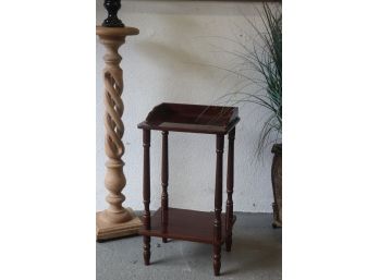 Edwardian-style Turned Leg End Table With Decorative Faux Marquetry Top