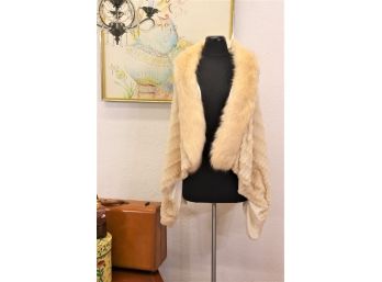 Vintage Faux-Fur Shawl Collar Wrap With Grooved Venetian Pattern - Size: M