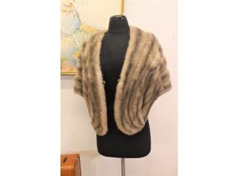 Vintage Fur Cape/stole Circa 1960s W/ Side Slip Pockets (size M)