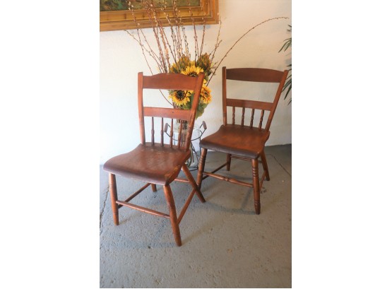 Lot Of Two Mismatched Half-spindle Thumb Back Chairs