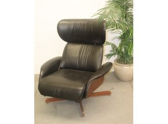 Molded Walnut  Lounge Chair In The Style Of  Plycraft/Eames - Recliner On Swivel Base