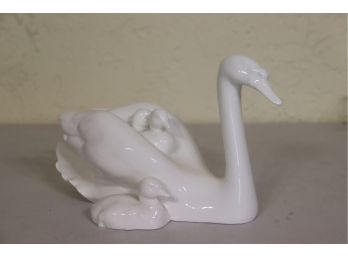 1990 Royal Doulton 'Motherly Love' Swan And Her Cygnets Figurine