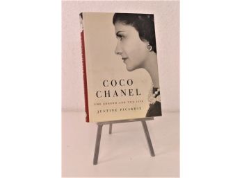 BOOK/Fashion - Coco Chanel: The Legend And The Life By Justine Picardie