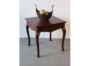 Low Ornament, High Style - Mahogany Side Table With Cabriole Legs And Single Drawer
