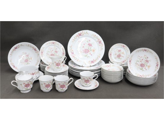 Directions Fine Porcelain 'Litchfield' Pattern Tableware Service (large Lot, But Incomplete)