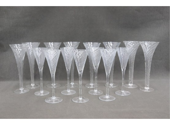 Group Lot Of Festive Glass - 8 Twist Stem Champagne Flutes And 7 Swirl Aperitif Glasses