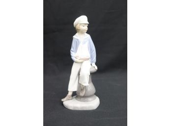 Lladro/Daisa Boy On Bollard With Boat Porcelain Figurine #4810