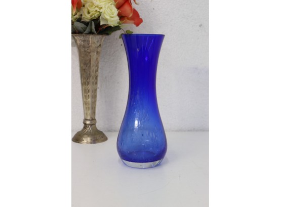 Hand Blown Blue To Clear Bullicante Glass Pinup Vase