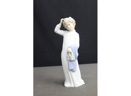 Bed? Bath? Beyond? Vintage NAO By Lladro/Daisa Figurine Of Confused Young Bedtime Bather Or Bathing Sleeper