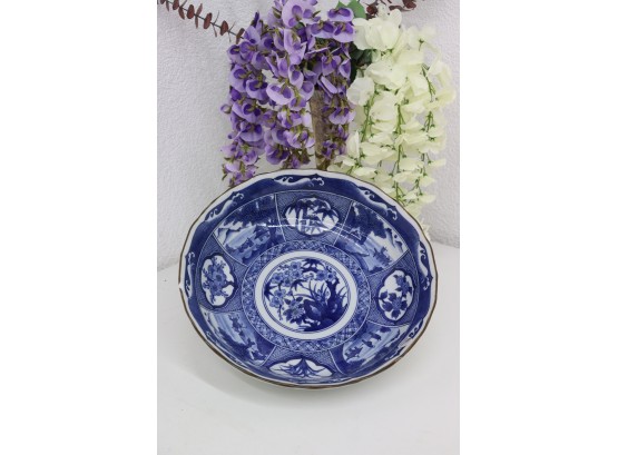 Bold Blue & White Scallop Edge Gold Rim Japanese Porcelain Bowl