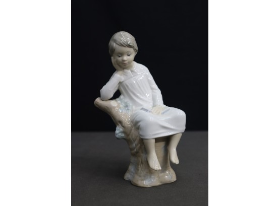 1970s Vintage Lladro Figurine Of A Lad On Stump With Book (69 0-18S  Marked On Bottom)
