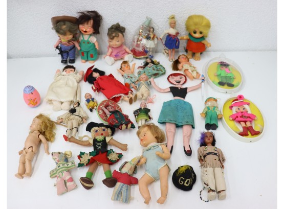 A Great Gaggle Group Lot Of Small Doll Character Figurines - Vintage And Varies