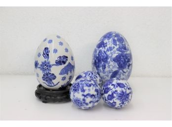 Decorative Chinese Eggs And Balls In Blue & White
