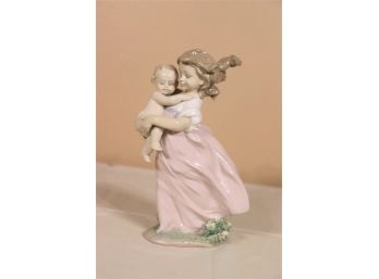 Lladro Porcelain Figurine 'Playing Mom' 2000 Event Figurine No. 6681